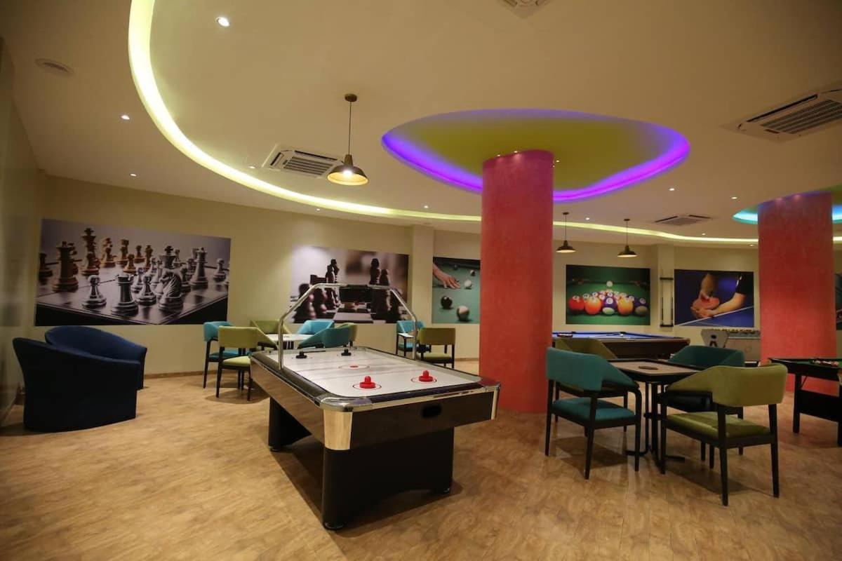 Rajhans Belliza Luxurious Studio Apartment Surat Zewnętrze zdjęcie